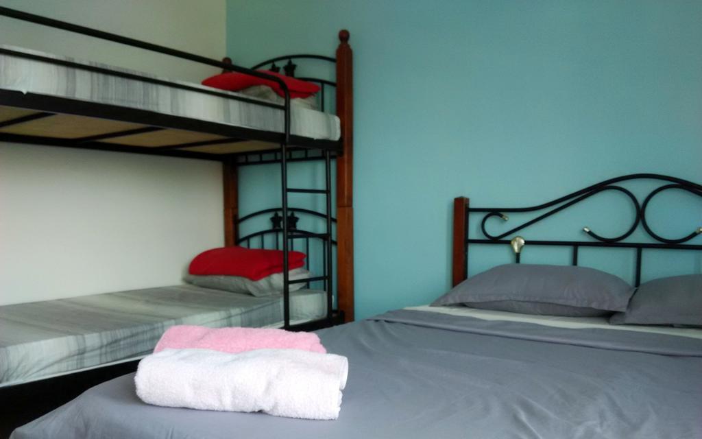 Moon Eleven Hostel Near Klia & Klia2 Sepang Bagian luar foto